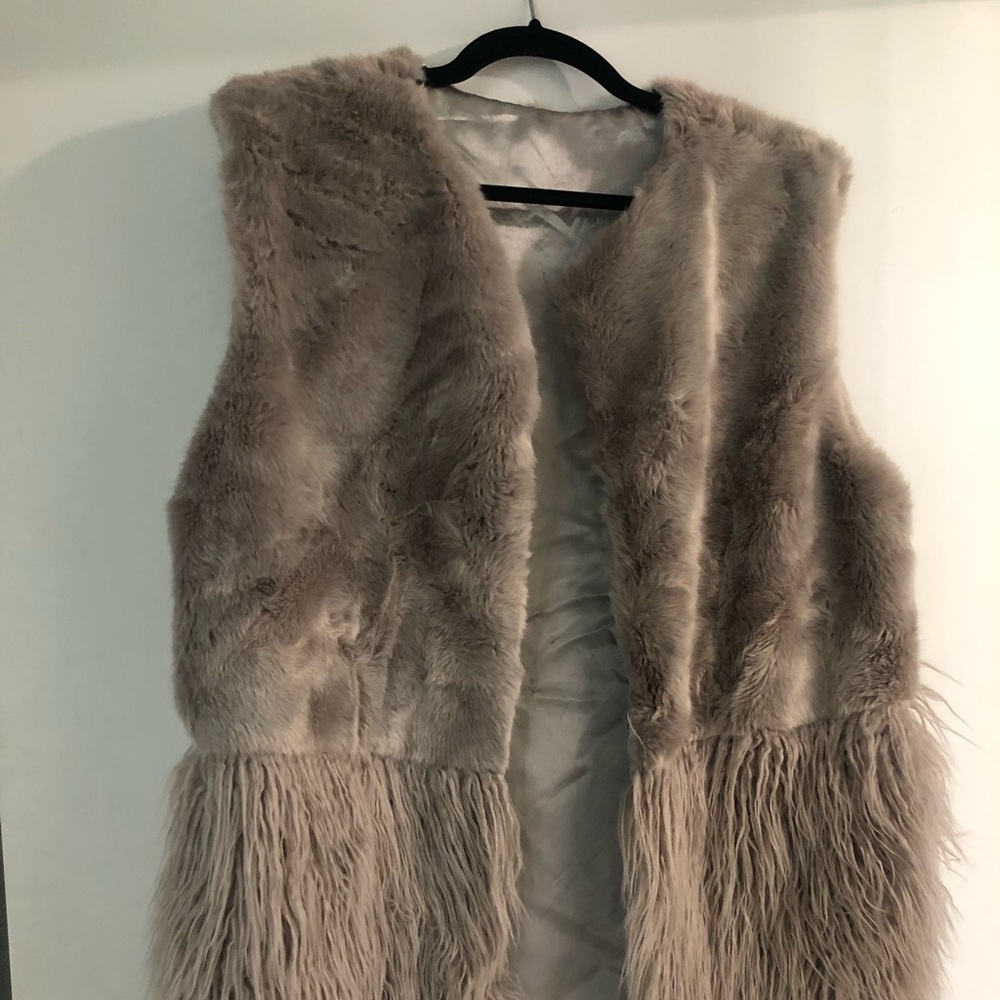 Vest - Picture 2 of 6